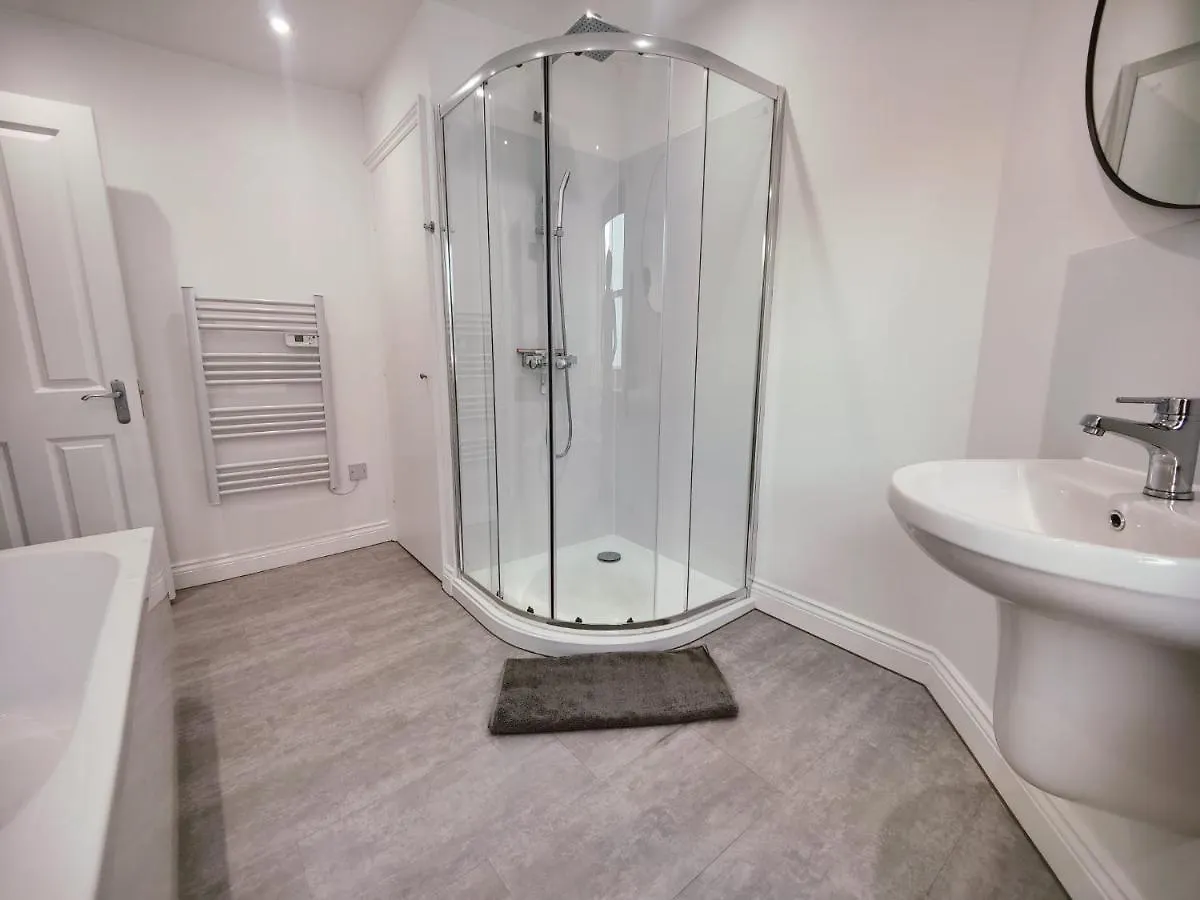 3 Bed Flat Close To Liverpool St & Brick Lane London Apartment