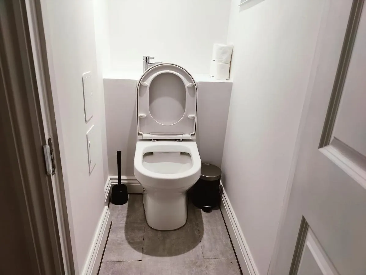 3 Bed Flat Close To Liverpool St & Brick Lane London