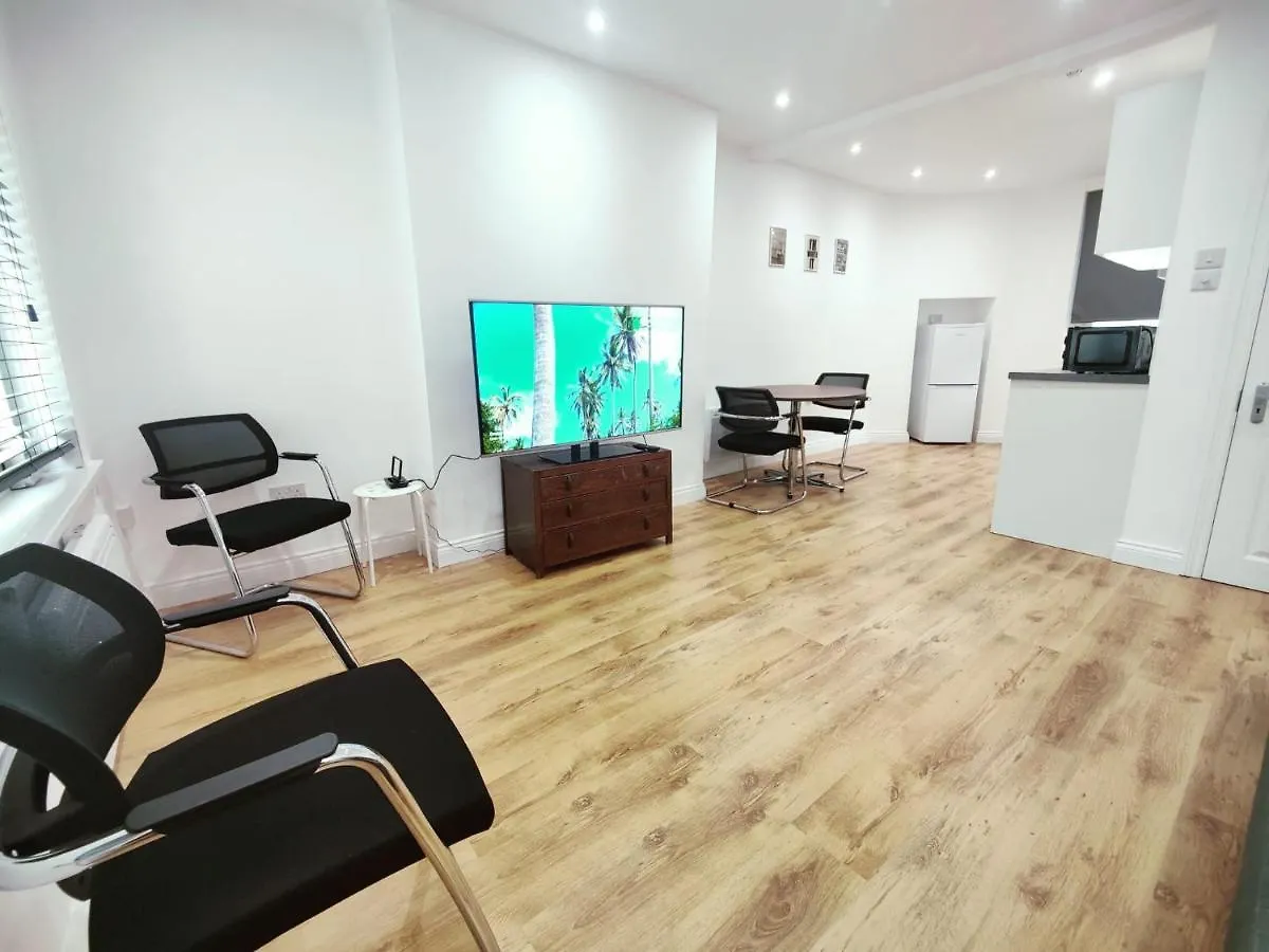 Apartment 3 Bed Flat Close To Liverpool St & Brick Lane London