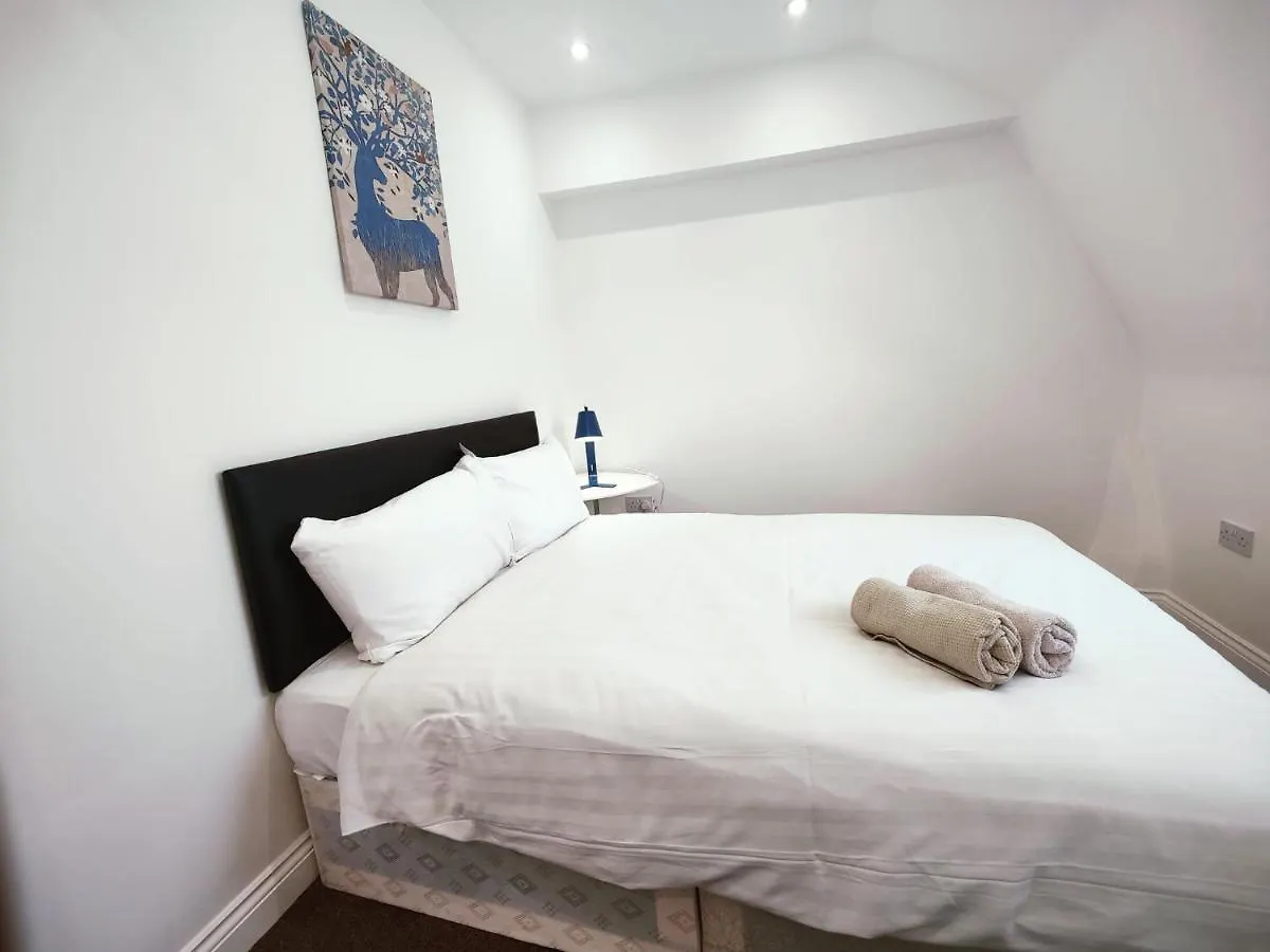 3 Bed Flat Close To Liverpool St & Brick Lane London 0*,